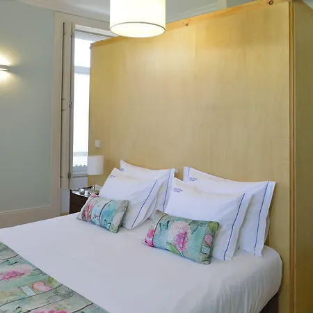 Dukes Corner פורטו