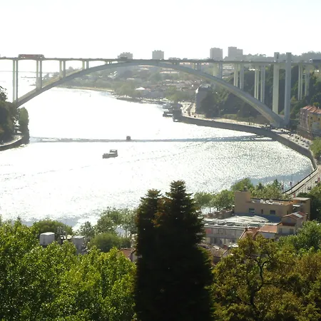 Dukes Corner פורטו